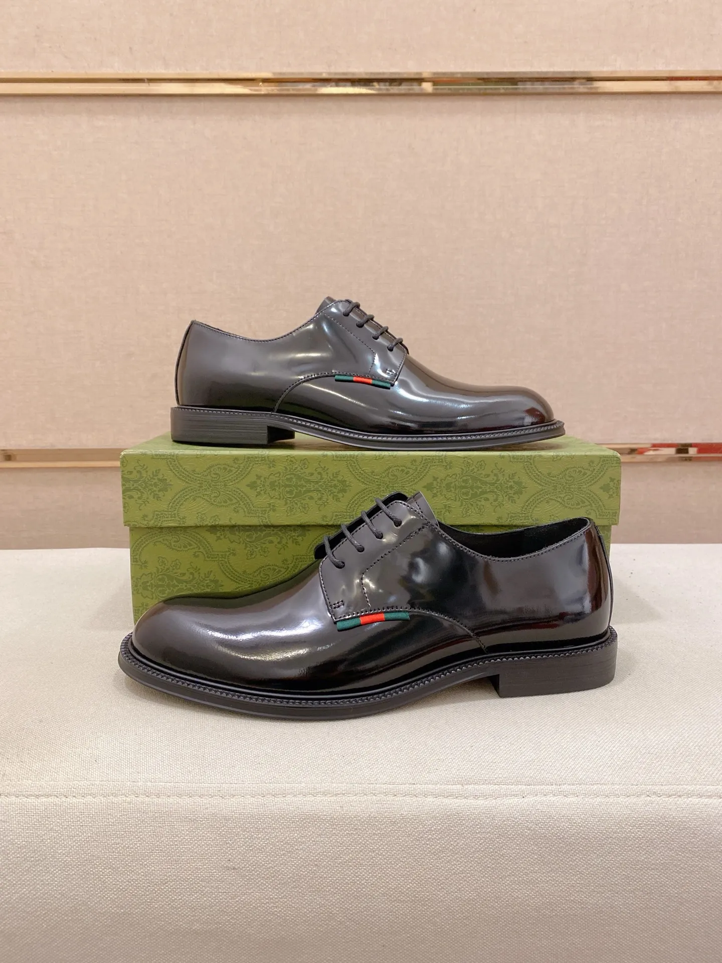 Men's shoes 💰: 520💰 (GUCCI) new series ss hot new products 💢 💠 Casual leather shoes 👞, first layer of cowhide, upper hardware buckles and logo on the sides of the shoe, brand logo on the insole and sole 💠 💎Upper: 100% cowhide 💎Inner: cowhide/100% 💎Feet: cowhide/100% 💎Sole: rubber/100% 💎SIZE: 38 39 40 41 42 43 44 Can be customized 45